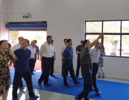 省市州经信委负责人到湖南黄金城视察调研